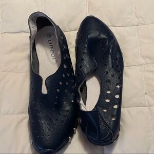 Litfoot Women's Navy Loafers-LF9010- Hand cut details- Sz 39